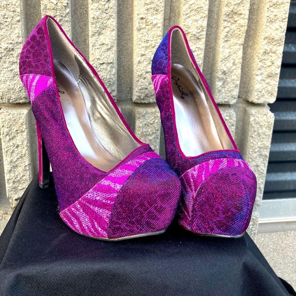 NWOT Qupid Branded Shoes in Size 6.5